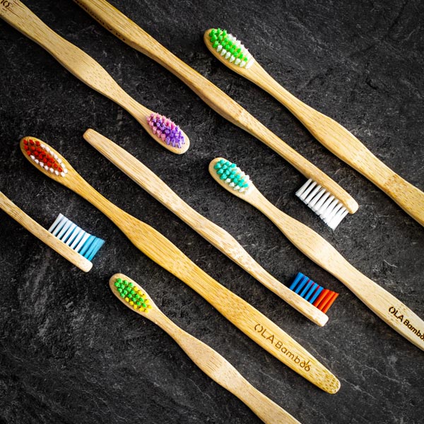 Paquet familial de brosses a dents en bambou - 4 Adultes et 4 enfants